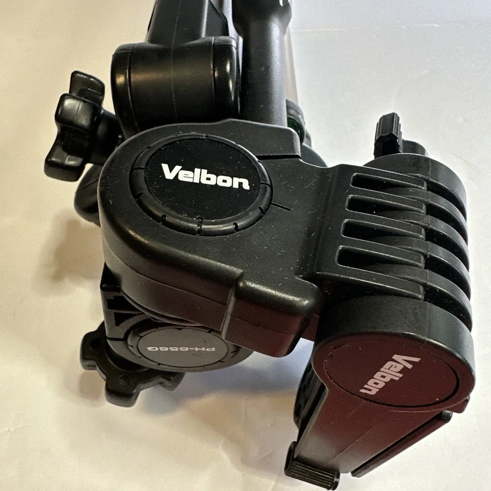 Velbon S-4000 Deluxe Tripod w/1/4